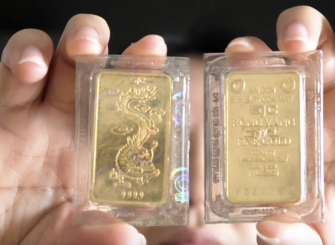 Lĩnh lương, thưởng tết mua vàng quá khó - Ảnh 1