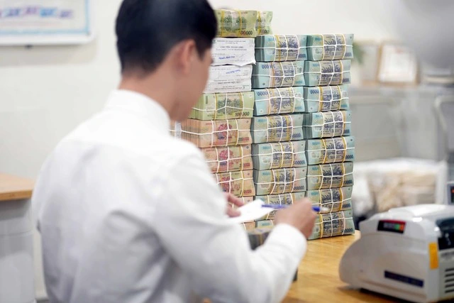 Lãi suất cho vay mua nhà đất tăng vọt - Ảnh 1