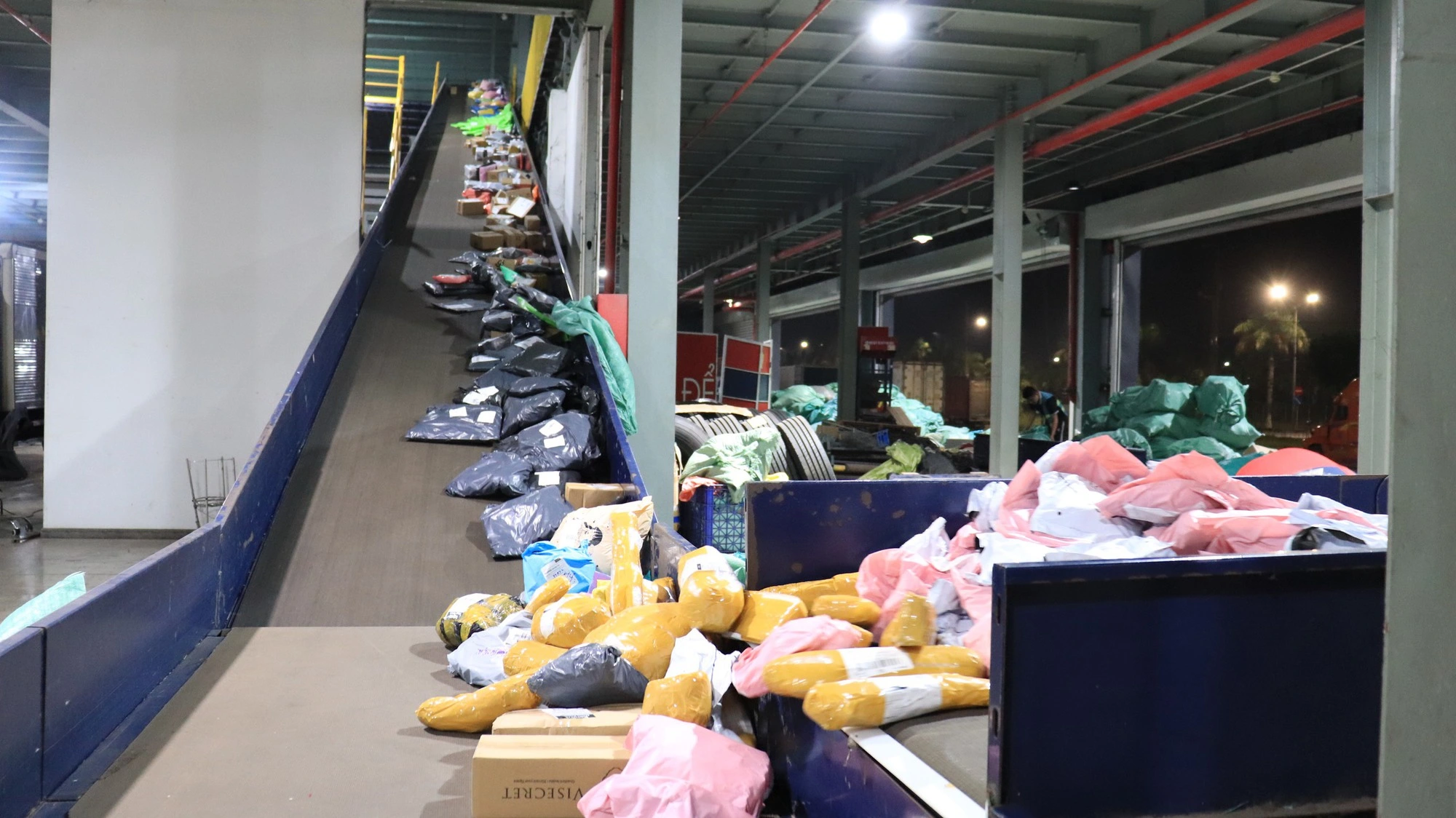 Ngành bận rộn nhất dịp cao điểm tết - Ảnh 4