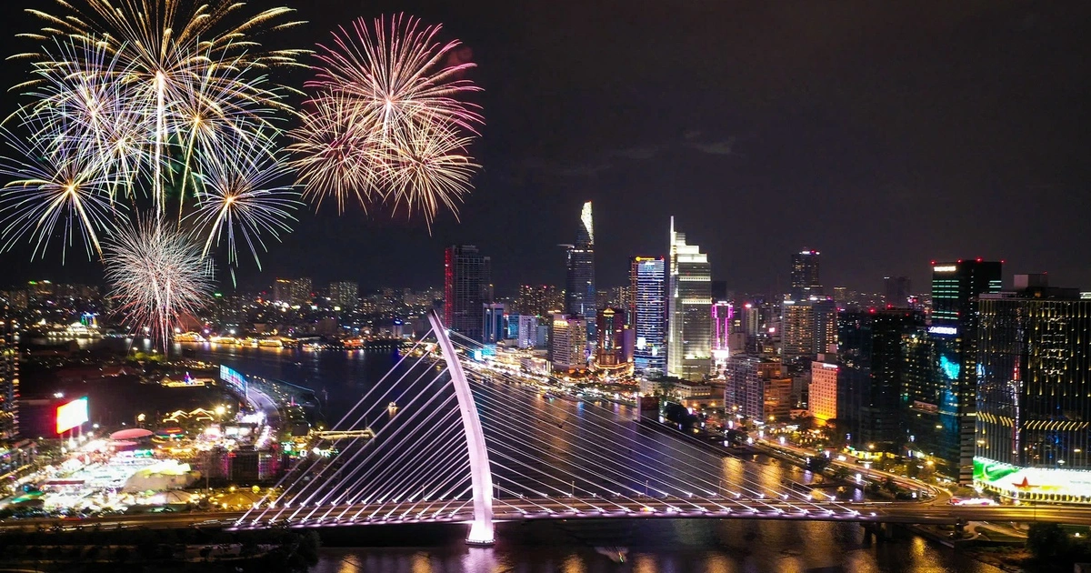 Đêm nay giao thừa, người dân TP.HCM đi xem pháo hoa phải né những đường nào?