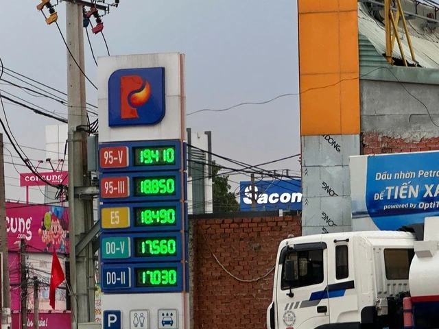 Rơi vào mùng 3 Tết, lịch điều chỉnh giá xăng dầu được dời sang ngày nào? - Ảnh 1