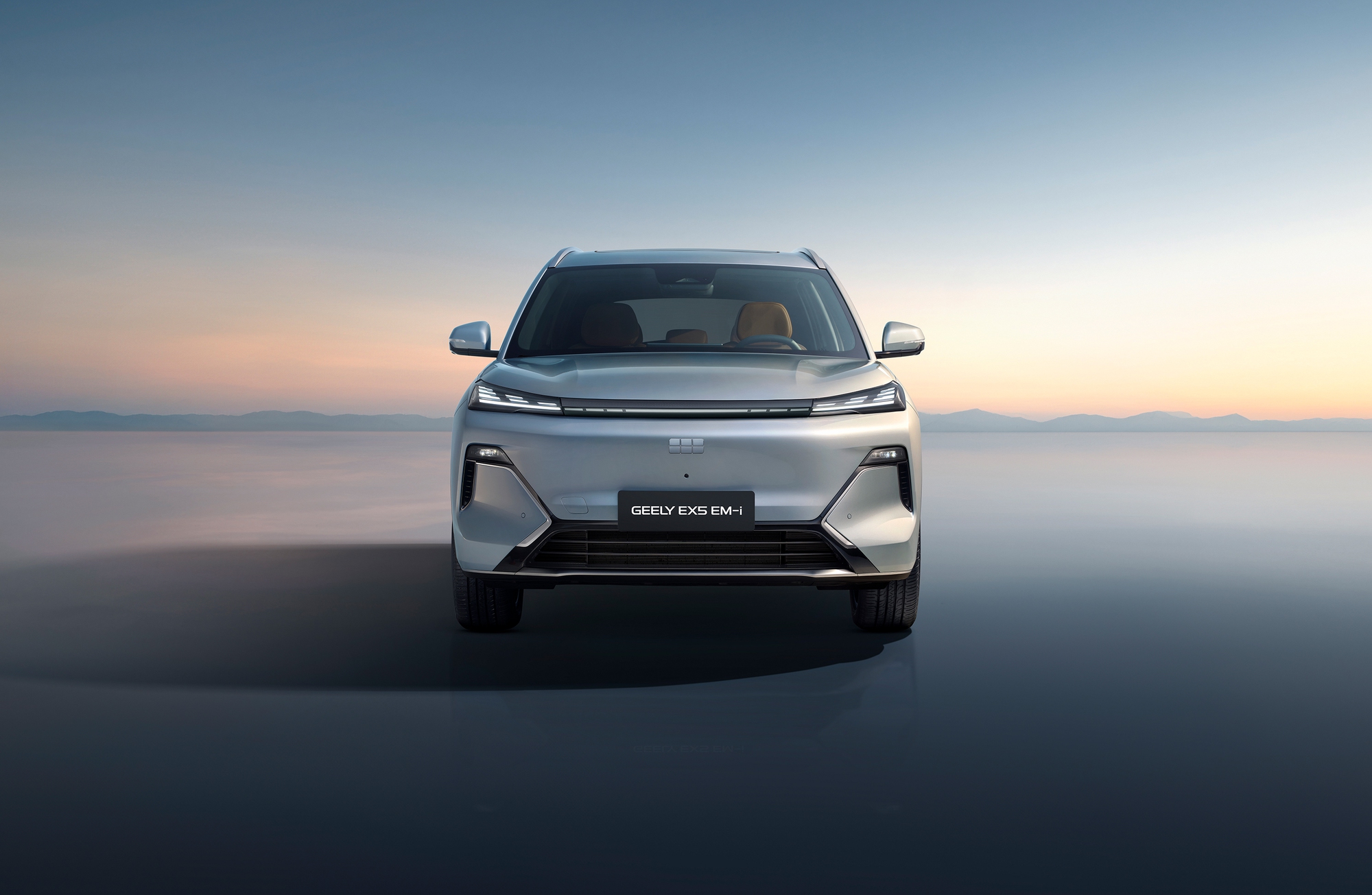 Geely ra mắt đối thủ Mazda CX-5 tại Việt Nam: vừa lập kỷ lục chạy hơn 1.800 km một lần nạp nhiên liệu, giá từ 789 triệu đồng - Ảnh 2