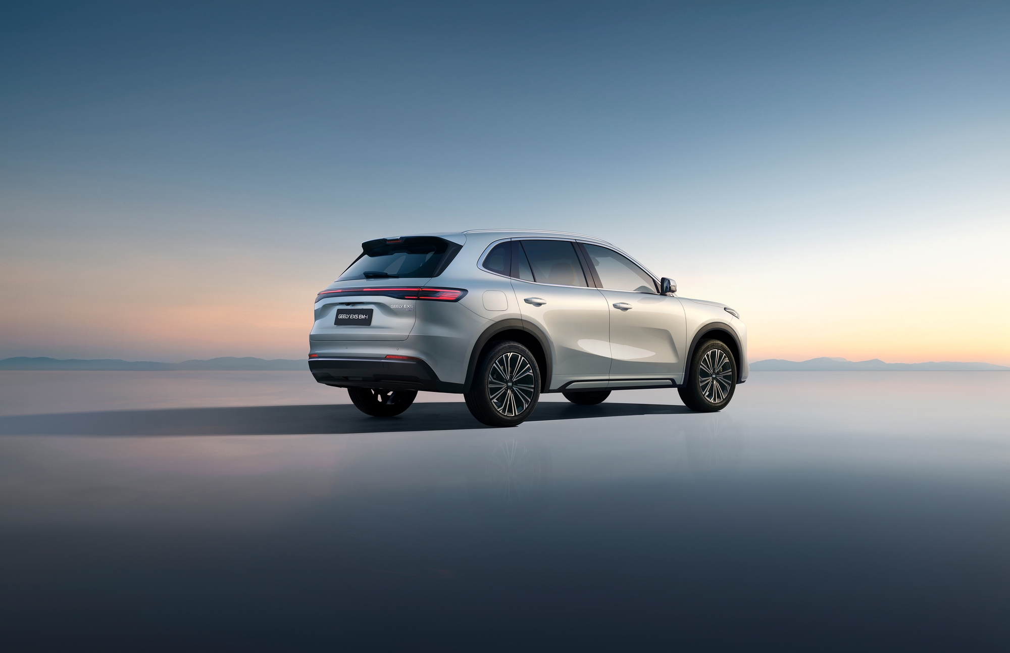 Geely ra mắt đối thủ Mazda CX-5 tại Việt Nam: vừa lập kỷ lục chạy hơn 1.800 km một lần nạp nhiên liệu, giá từ 789 triệu đồng - Ảnh 3