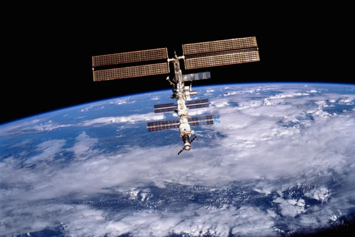 ISS khép lại sứ mệnh 25 năm, kinh tế không gian bước vào cuộc chơi mới - Ảnh 1