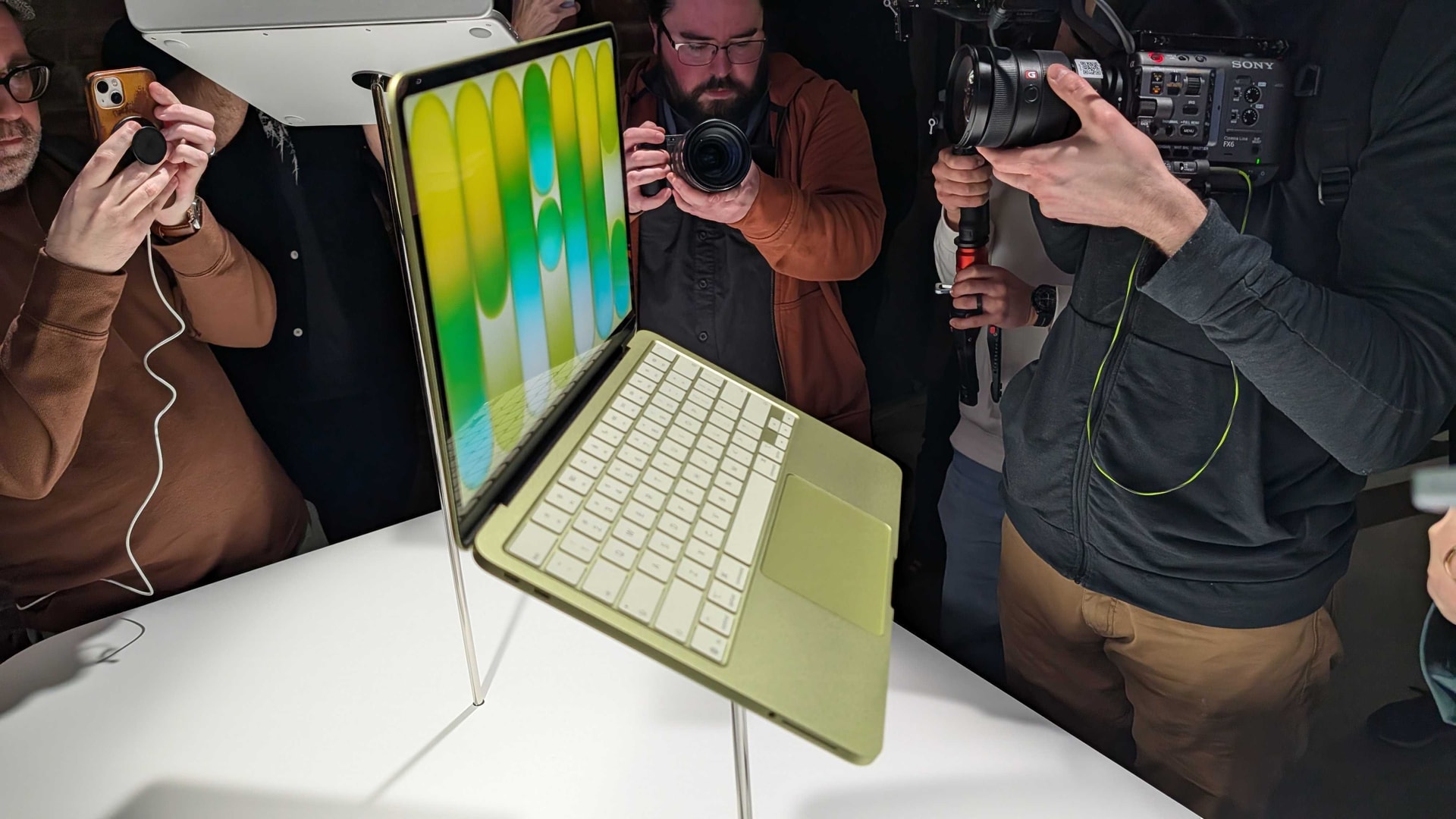 MacBook Neo giá có 16 triệu, "cú tát đau đớn" vào dòng laptop giá rẻ: Thế này cần gì phải mua máy Windows? - Ảnh 4