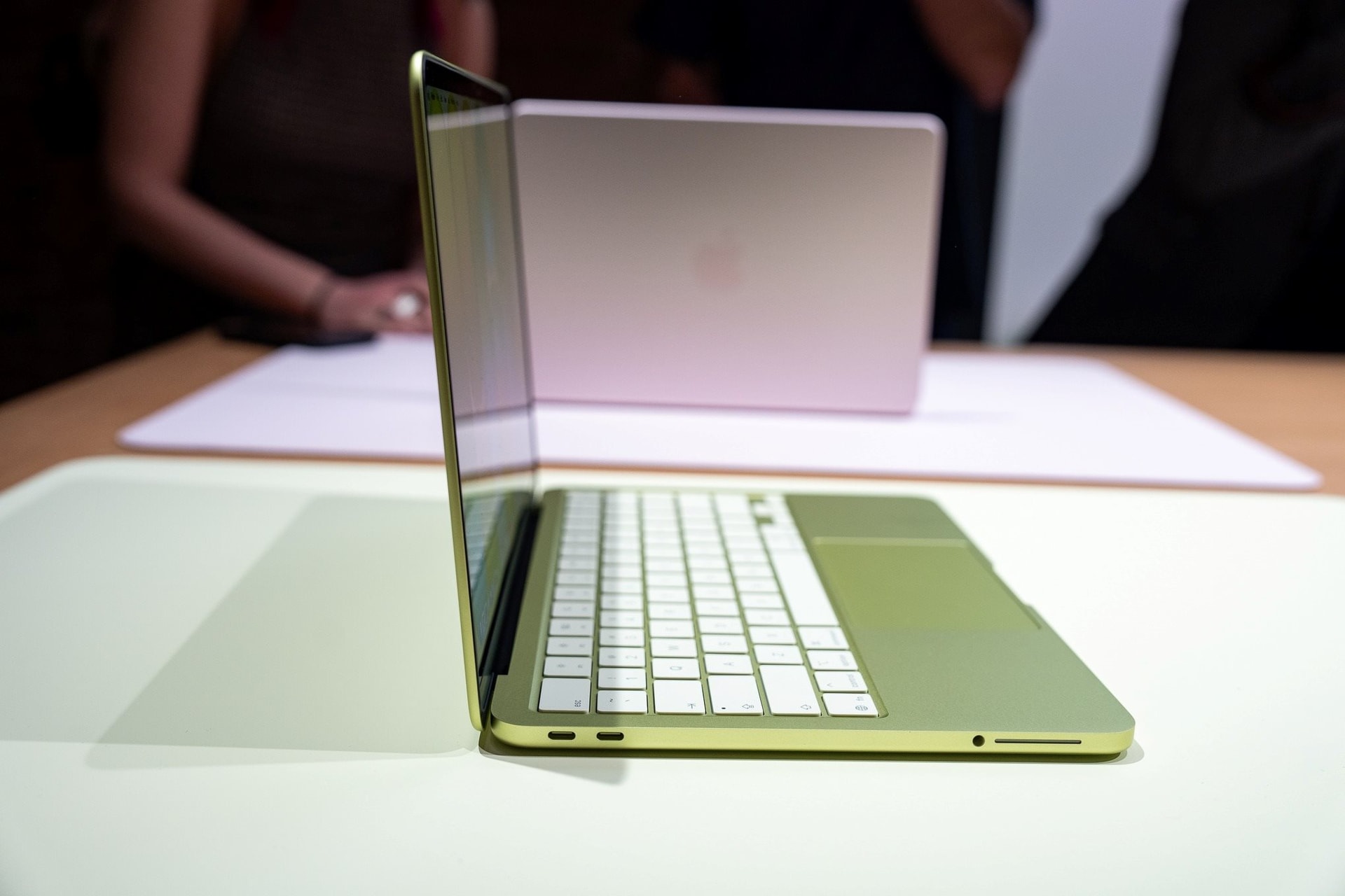 Apple chính thức ra mắt MacBook Neo giá rẻ nhất từ trước đến nay: Dùng chip iPhone, giá từ 16,5 triệu đồng - Ảnh 3