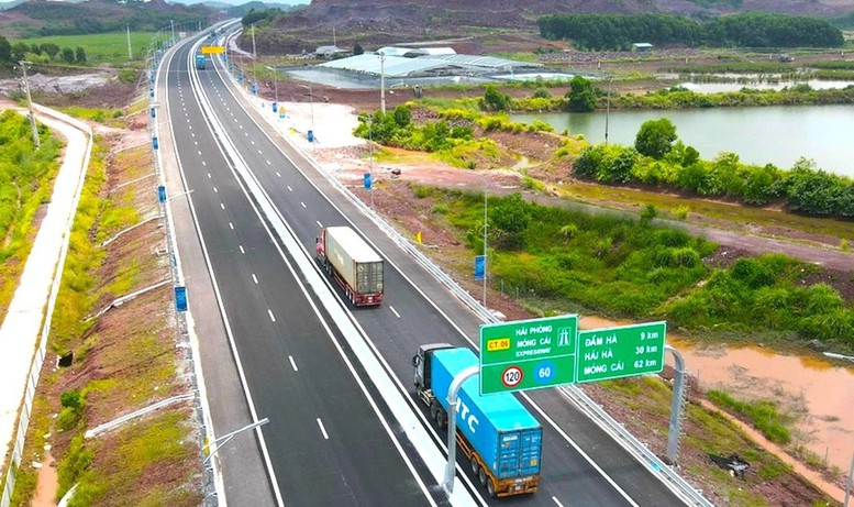 Tiếp tục bổ sung quy hoạch các tuyến đường bộ kết nối với sân bay, cảng biển - Ảnh 1