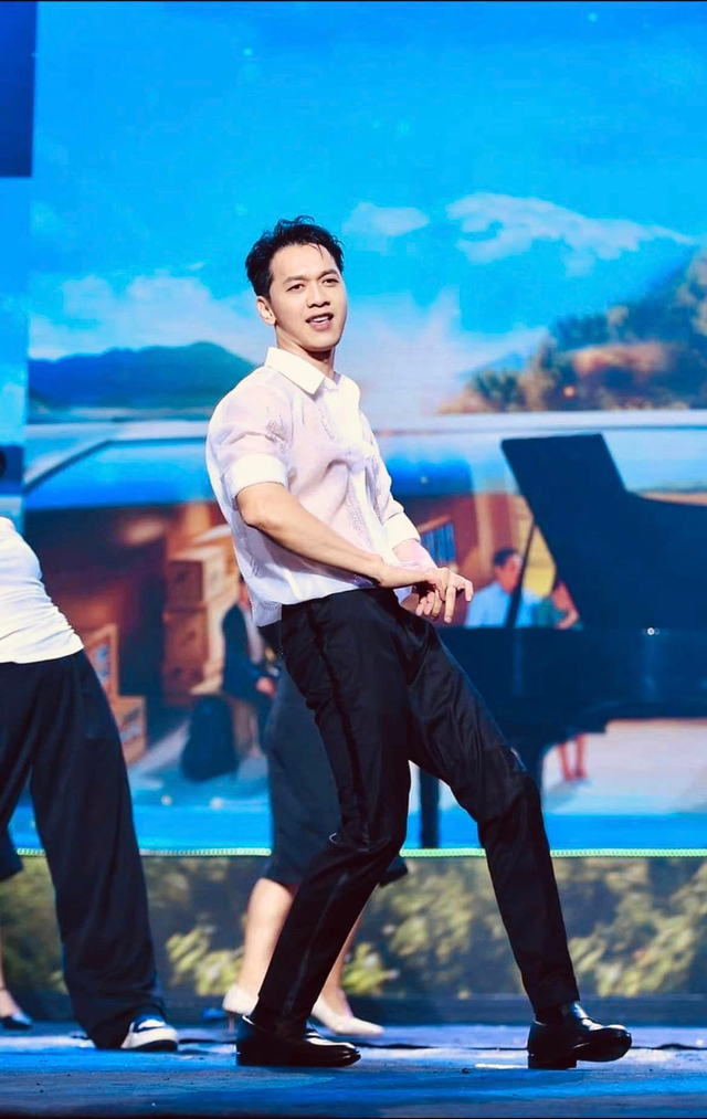 Chủ tịch ACB Trần Hùng Huy lại gây sốt: “Cứ như Soobin Hoàng Sơn phiên bản chủ tịch ngân hàng vậy” - Ảnh 9