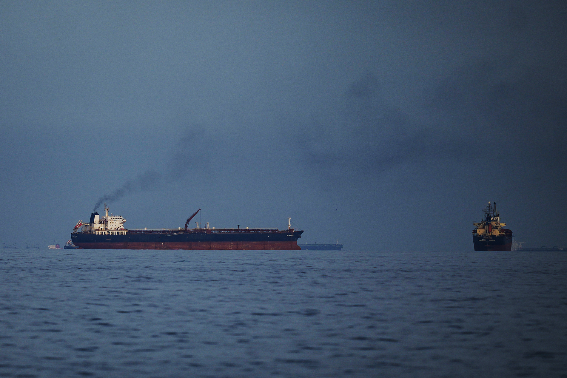 Chiến dịch hộ tống qua "vùng tử địa" cho tàu dầu và kịch bản Mỹ "sa lầy" nếu đổ bộ Iran - Ảnh 1