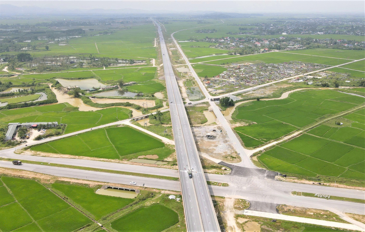 Cao tốc Bắc Nam qua Hà Tĩnh bị hỏng khe co giãn - Ảnh 2