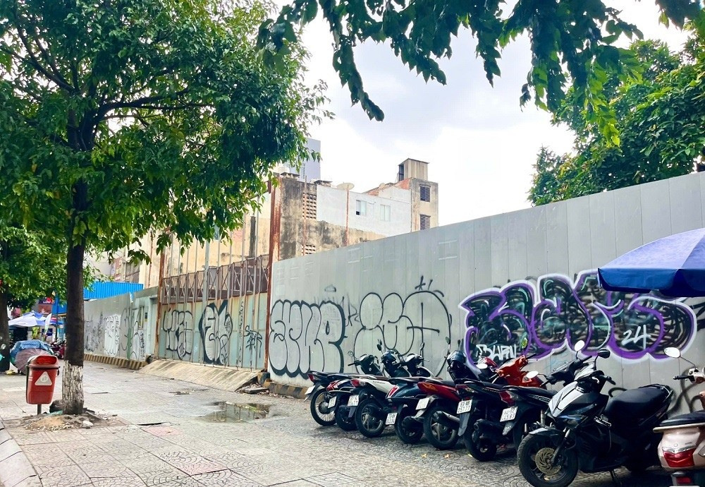 'Đại bàng' ngoại ồ ạt làm tổ, vì sao nhà đầu tư Việt bỏ trống sân nhà? - Ảnh 1