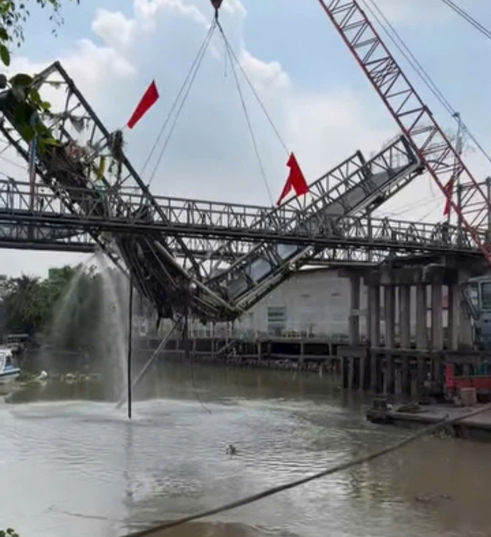 Vụ sập cầu ở Cần Thơ: Sẽ xử lý tài xế và chủ doanh nghiệp - Ảnh 1