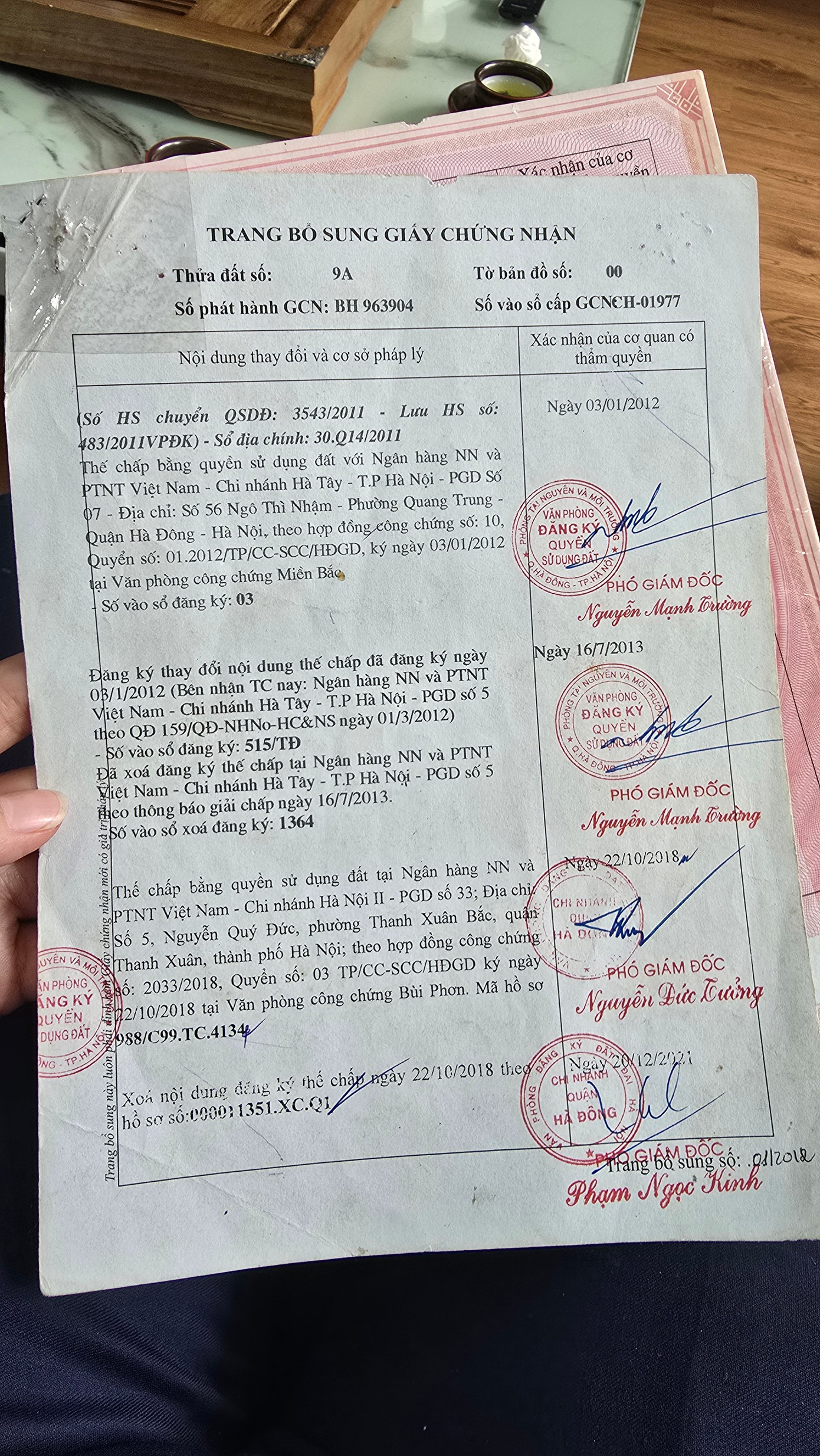 Hà Nội: Hy hữu 14 hộ dân có nhà, đất 'đè' lên một nửa phần đất của nhà bên cạnh - Ảnh 2