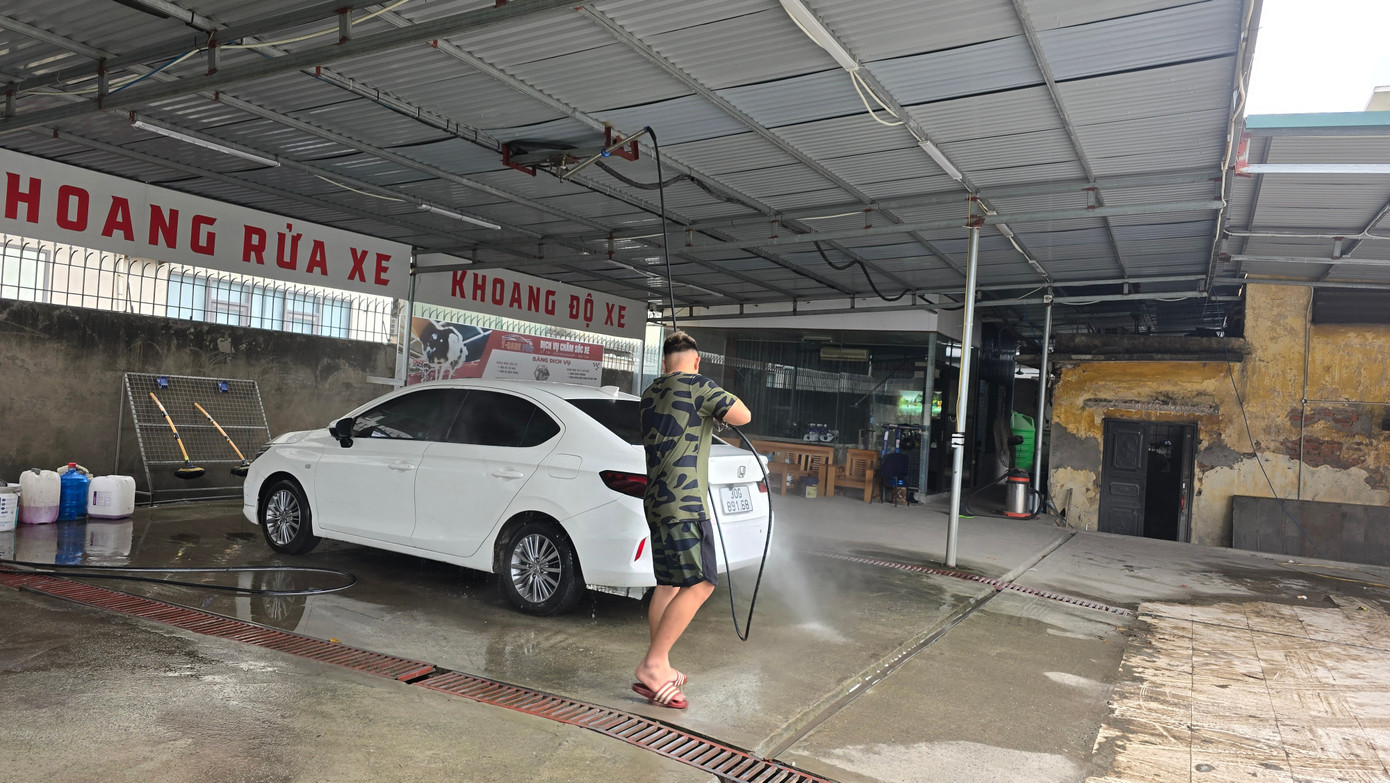 Cận cảnh tổ hợp sân bóng, Pickleball, bãi xe trái phép 'khủng' trên đất dự án ở Hà Nội - Ảnh 9