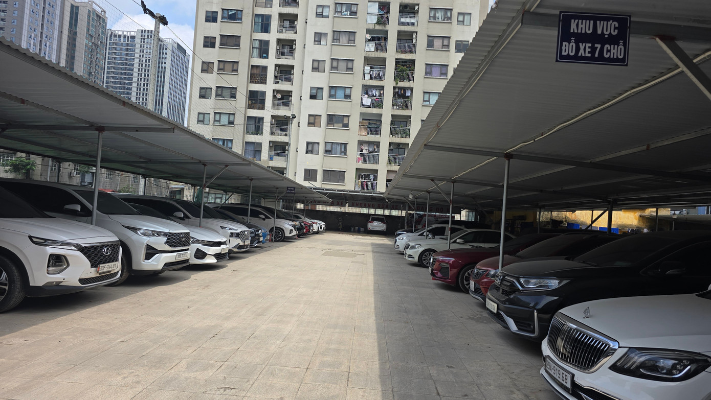 Cận cảnh tổ hợp sân bóng, Pickleball, bãi xe trái phép 'khủng' trên đất dự án ở Hà Nội - Ảnh 8