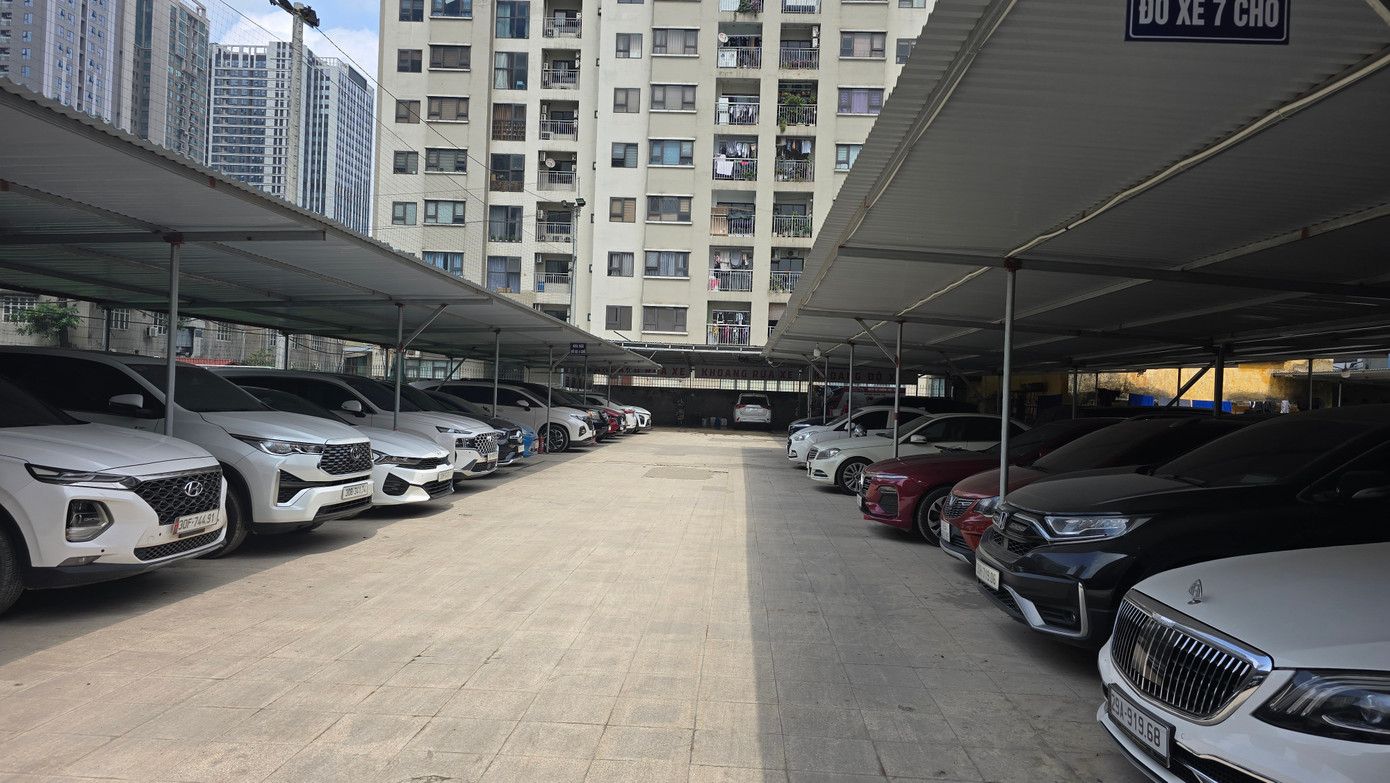 Cận cảnh tổ hợp sân bóng, Pickleball, bãi xe trái phép 'khủng' trên đất dự án ở Hà Nội - Ảnh 7