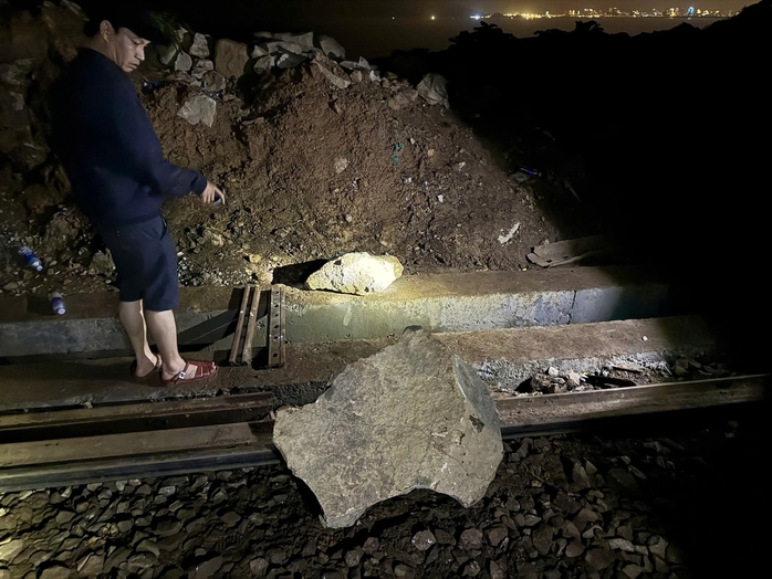 Sự cố đường sắt đèo Hải Vân: Cục CSGT vào cuộc - Ảnh 2