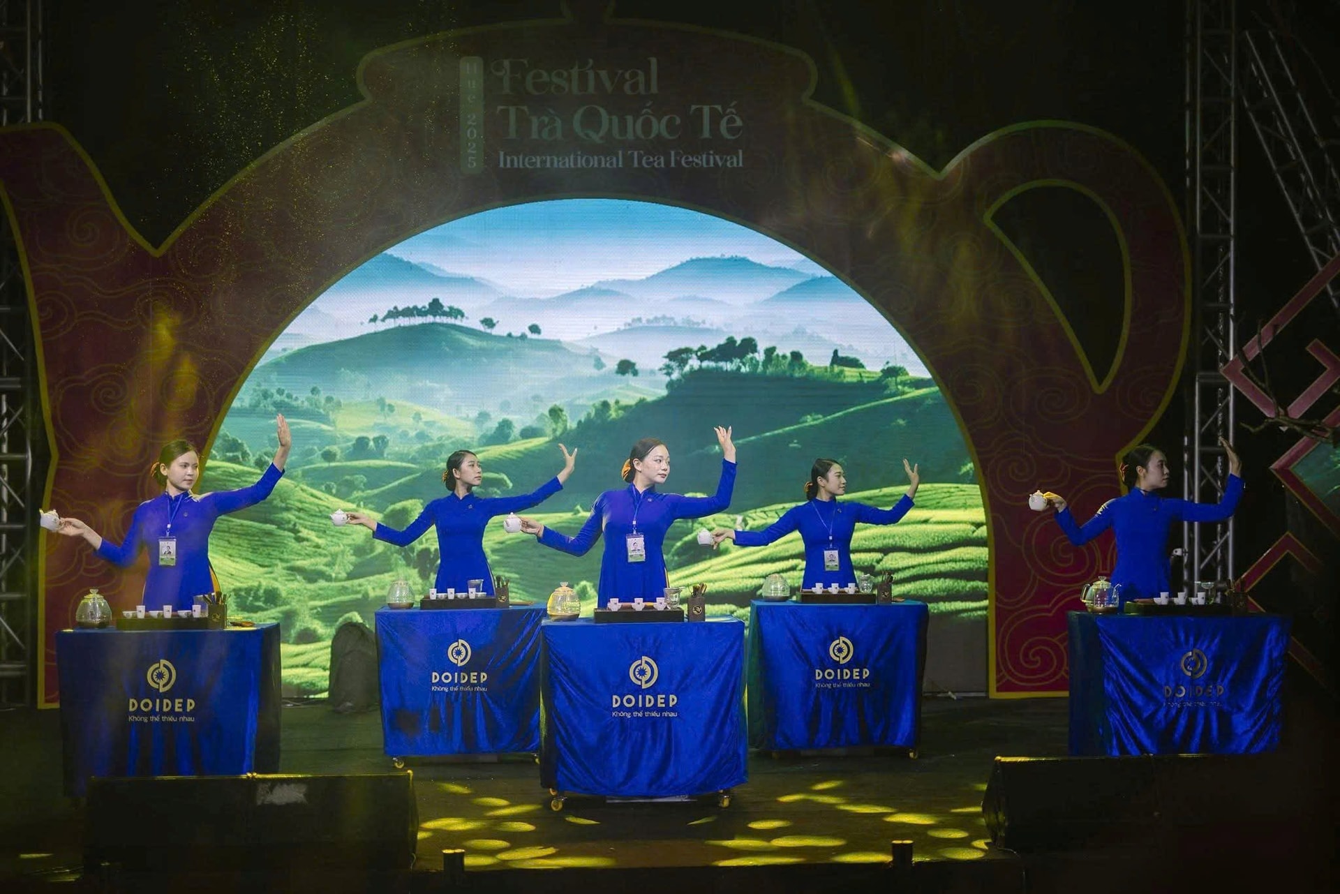 Đôi Dép - Khi con đường không có đèn đỏ - Ảnh 1