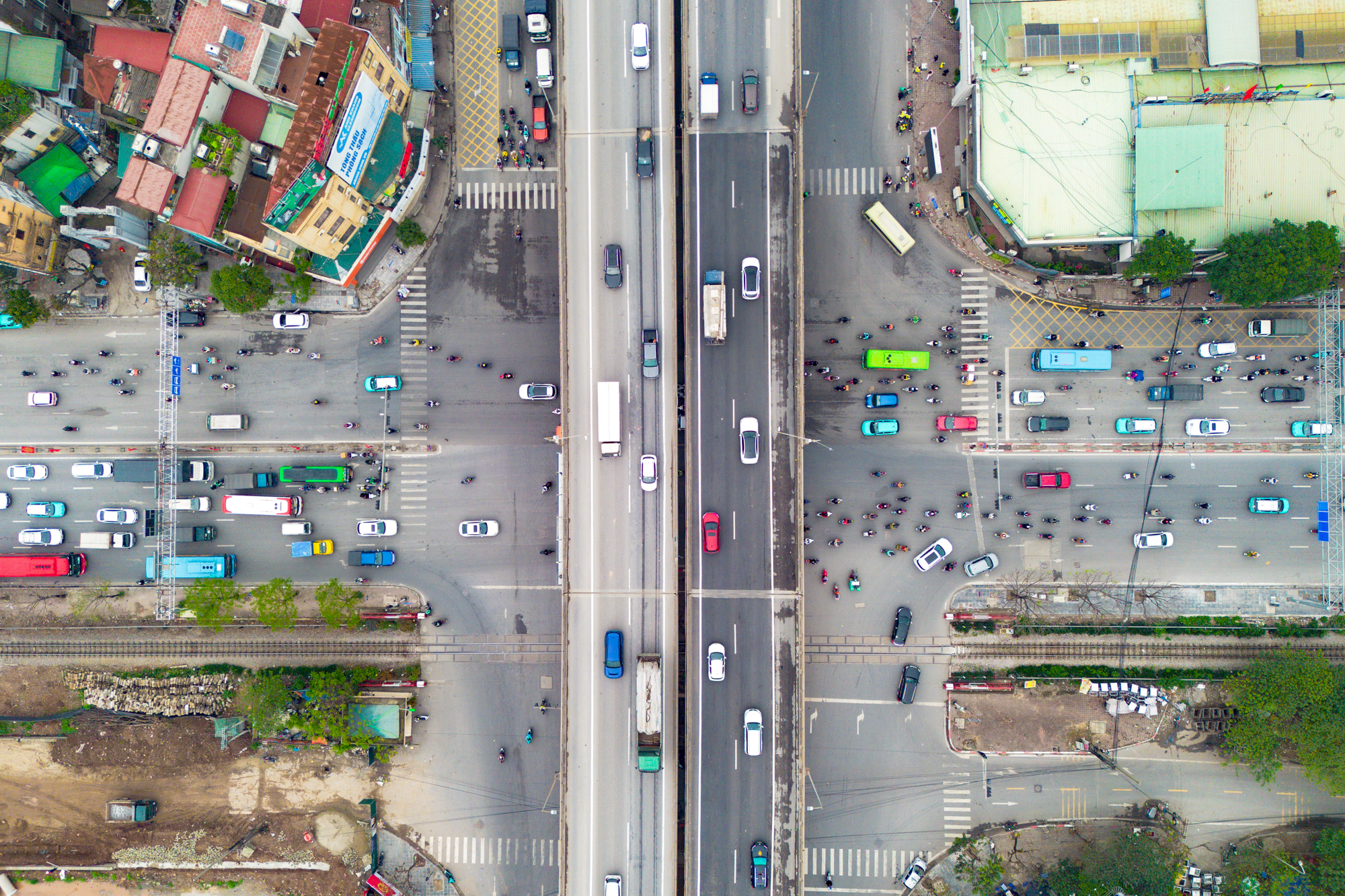 Toàn cảnh trục đường sẽ được đầu tư 153.000 tỷ để mở rộng lên 90 m, nối trung tâm Hà Nội với đại đô thị lớn nhất Việt Nam của Vinhomes - Ảnh 11