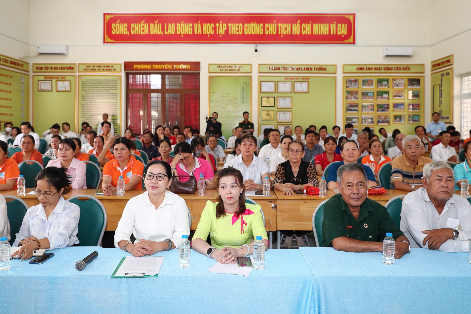 Chủ tịch Quốc hội Trần Thanh Mẫn: Tăng quyền chủ động cho TPHCM trong quản lý đất đai, hạ tầng - Ảnh 3