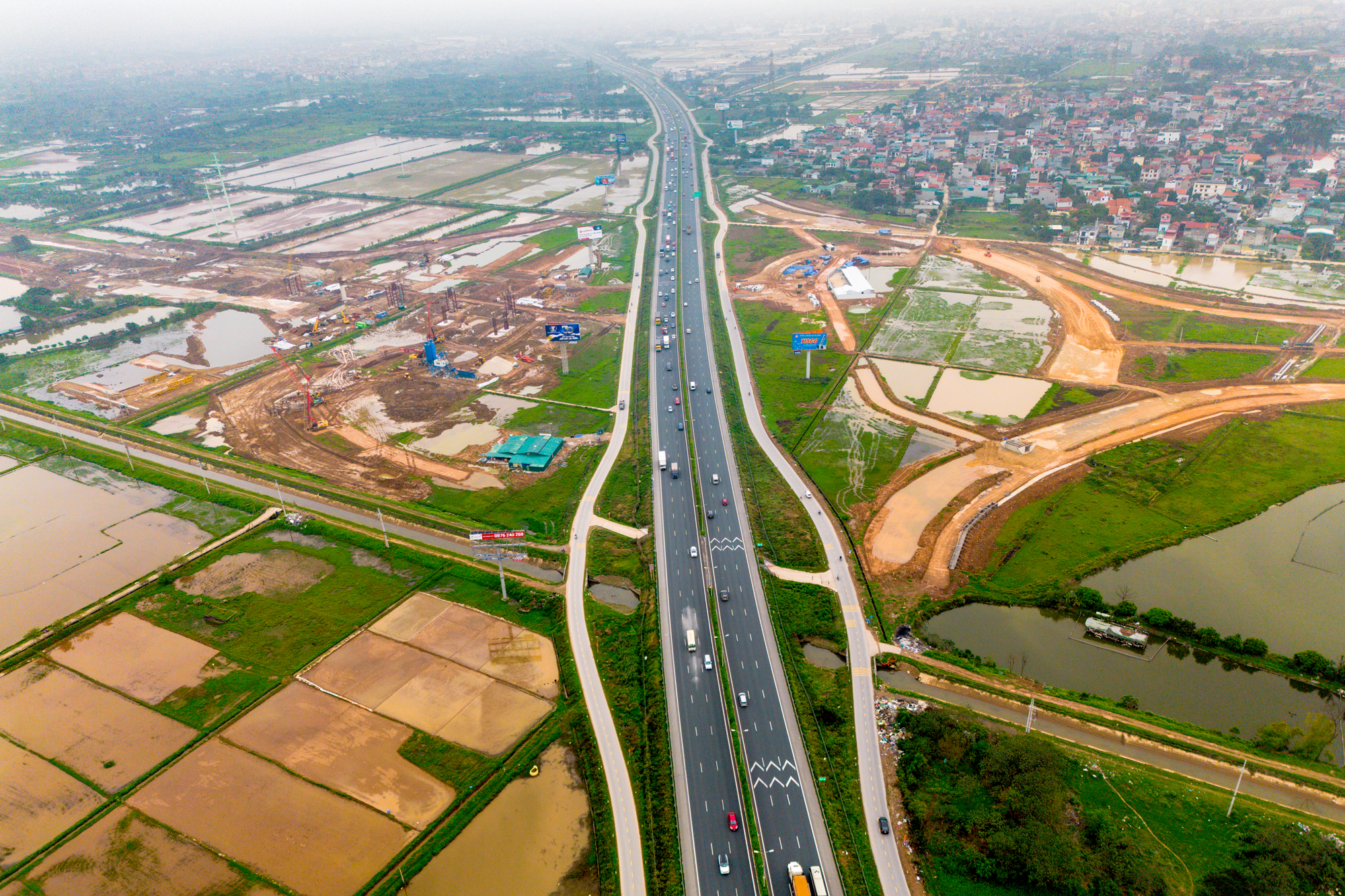 Toàn cảnh tuyến đường tốc độ cao đầu tiên của Việt Nam sắp được đầu tư 22.000 tỷ, kết nối Hà Nội với đại đô thị lớn nhất của Vinhomes - Ảnh 12