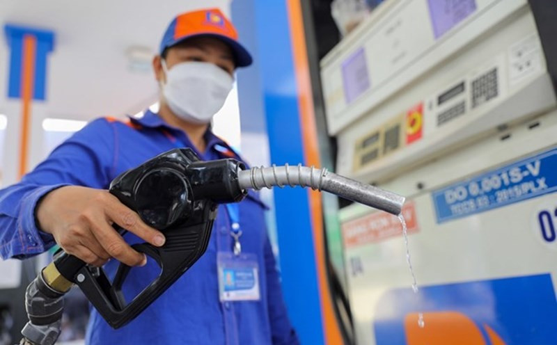 Thủ tướng yêu cầu xử nghiêm cửa hàng xăng dầu găm hàng, dừng bán không có lý do - Ảnh 1