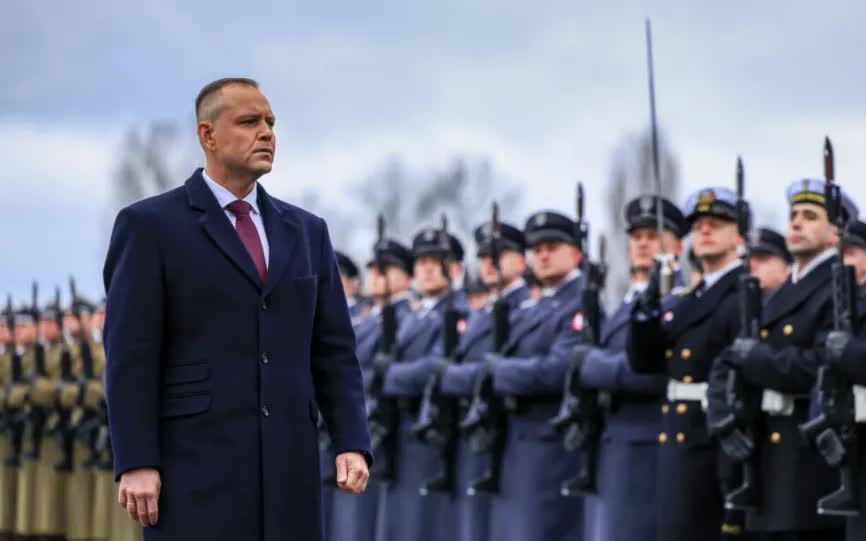 Tổng thống Ba Lan phủ quyết dự luật vay quốc phòng trị giá 44 tỷ Euro của EU - Ảnh 1
