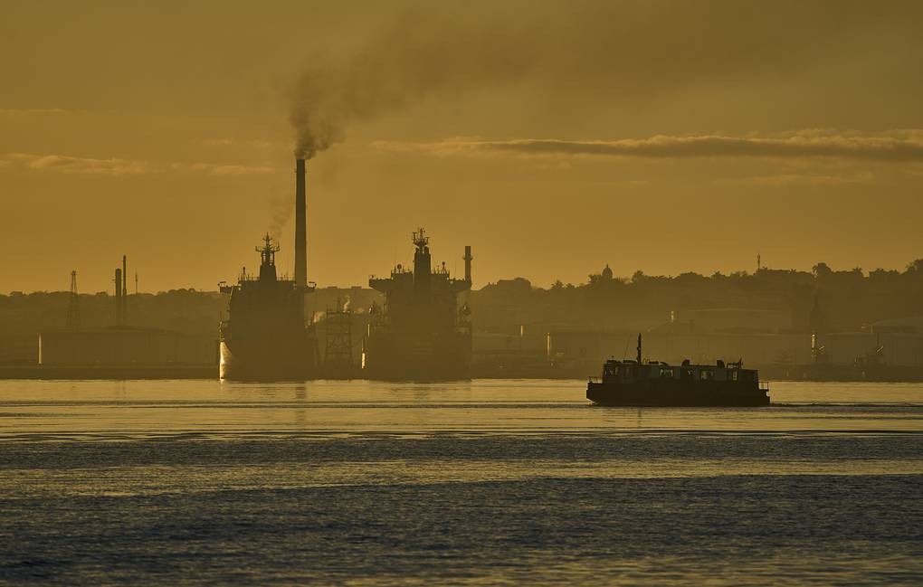 Mỹ đổi ý, để 730.000 thùng dầu Nga đến Cuba, Tổng thống Trump nói: Không vấn đề - Ảnh 1