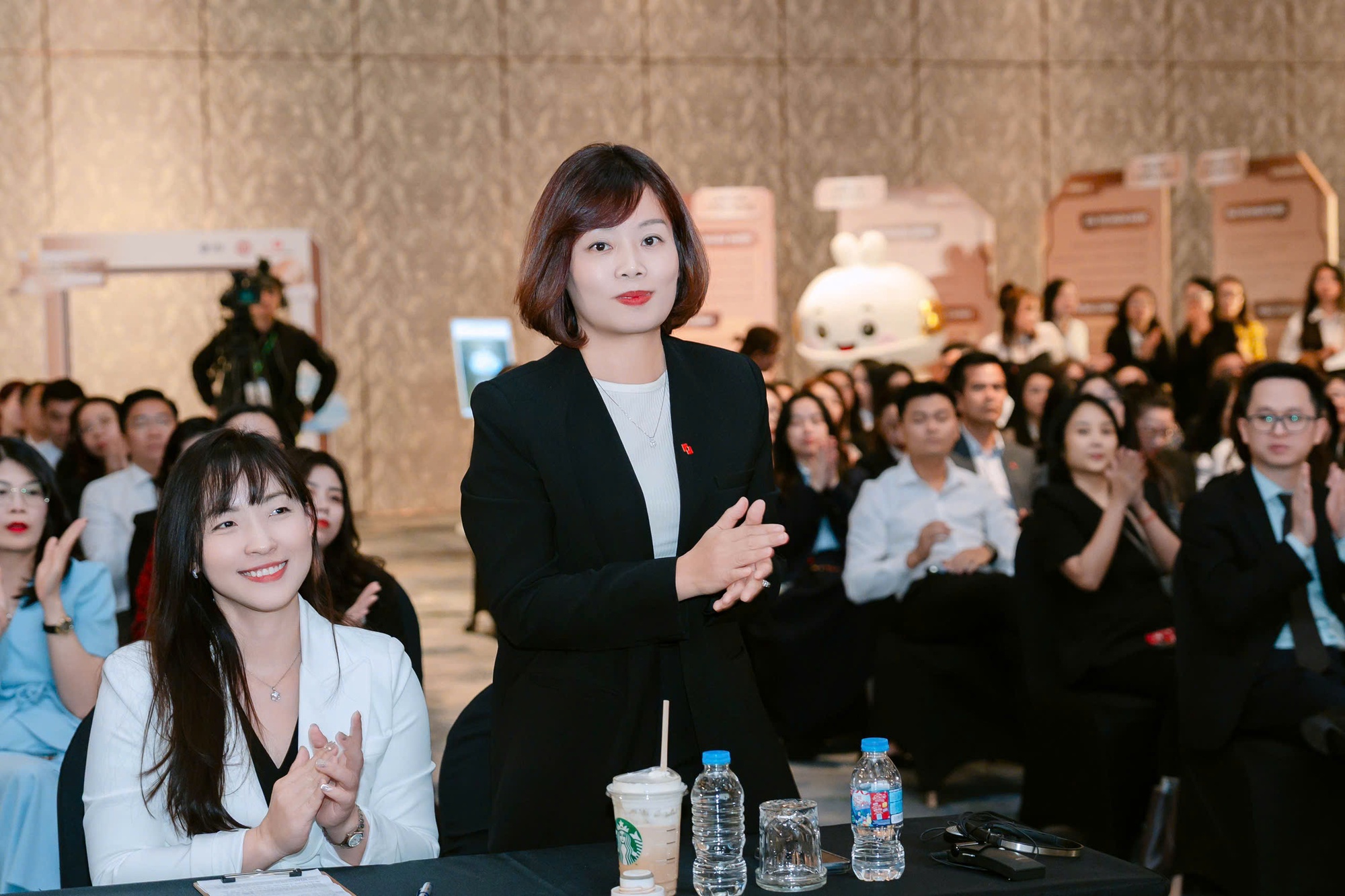 Techcombank ra mắt "Chương trình Kiến tạo Tư duy & Bản lĩnh Lãnh đạo cho thế hệ kế cận" và khởi động "Đấu trường AI Kinh doanh" - Ảnh 2