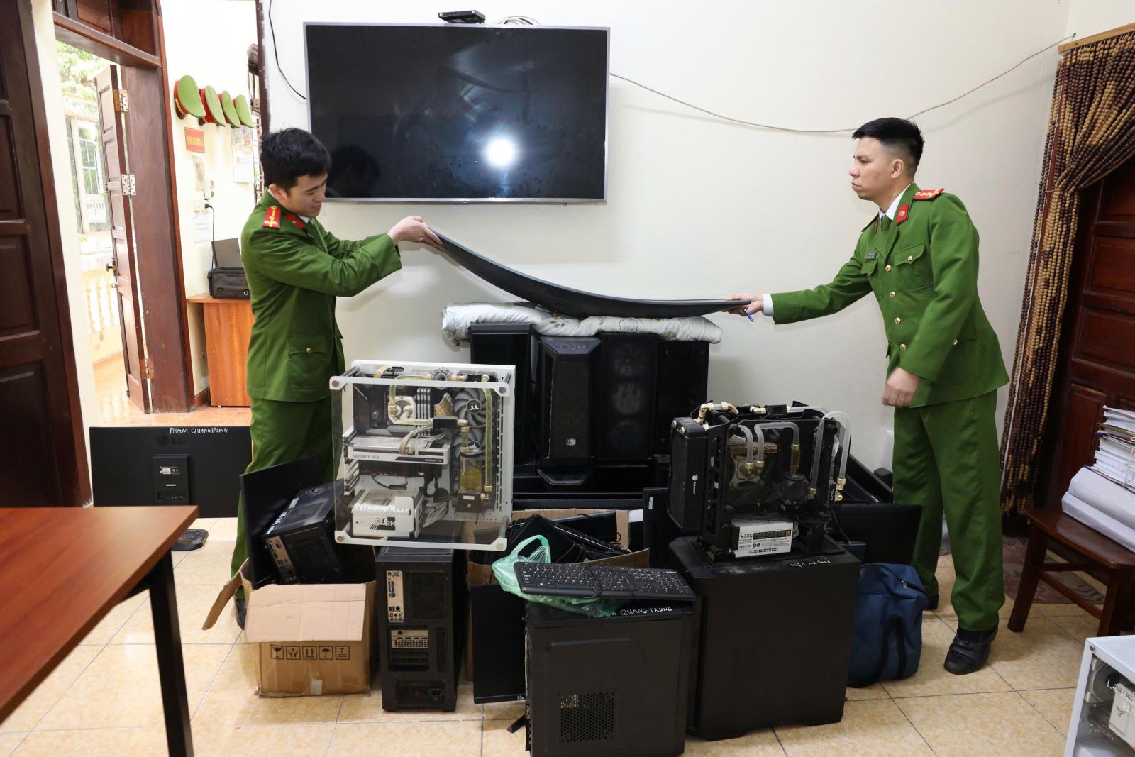 Chân dung 2 “ông trùm” cầm đầu đường dây Xôi Lạc TV với quy mô số tiền gần 1000 tỷ đồng - Ảnh 3