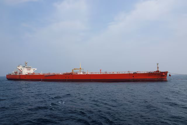 Giá dầu đảo chiều hạ nhiệt khi ông Trump tiết lộ sẵn sàng chấm dứt chiến dịch tại Iran - Ảnh 2