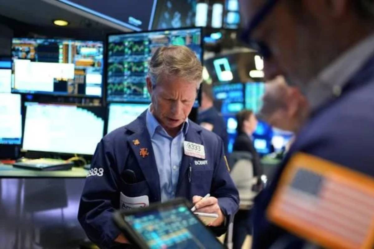 Giá vàng vọt tăng, dầu mỏ 'diễn biến lạ' - Ảnh 2