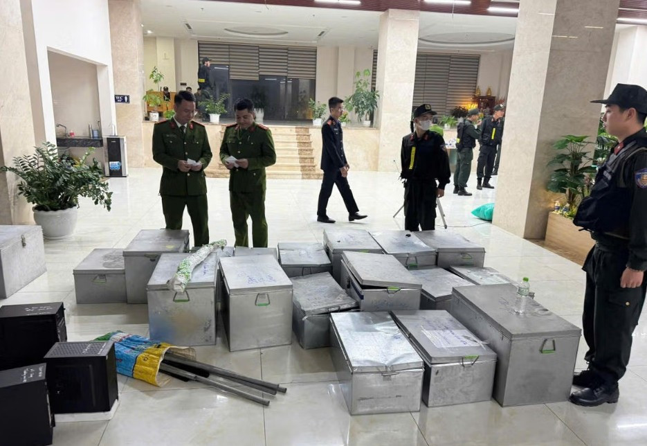 Bắt trùm 'cát lậu' Quảng Ninh, thu giữ nhiều vũ khí quân dụng và ma túy - Ảnh 1