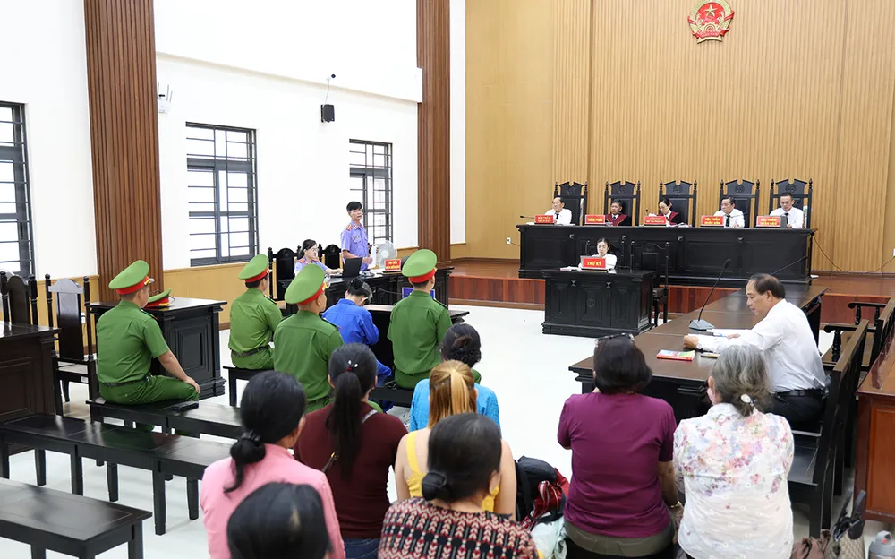 Lừa đảo chiếm đoạt hơn 14,3 tỷ đồng, chủ hụi lãnh 17 năm tù - Ảnh 1