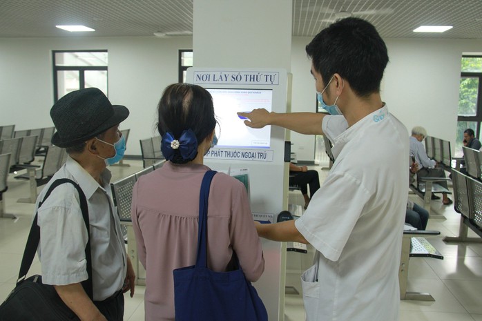 Lương cơ sở tăng 8%, mức đóng BHYT thay đổi ra sao? - Ảnh 1