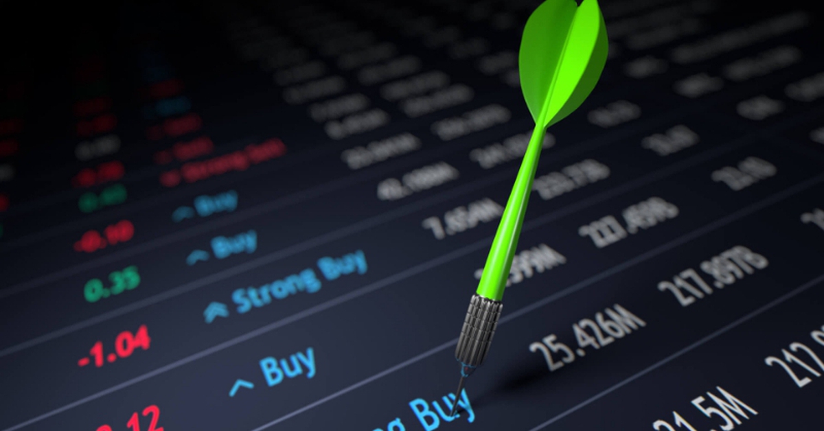 Chọn hàng khi "giông bão": Gọi tên nhóm định giá hấp dẫn và triển vọng tăng trưởng cao