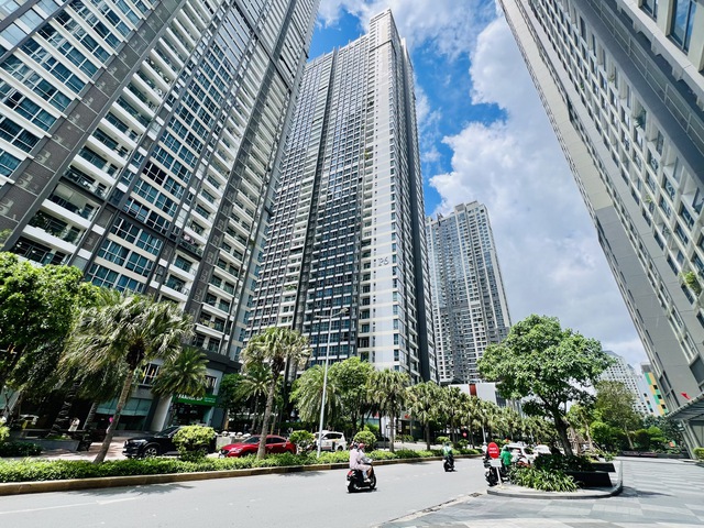 Hơn 18.400 căn chung cư đổ bộ thị trường Thủ đô, nhưng giá vẫn tăng - Ảnh 1