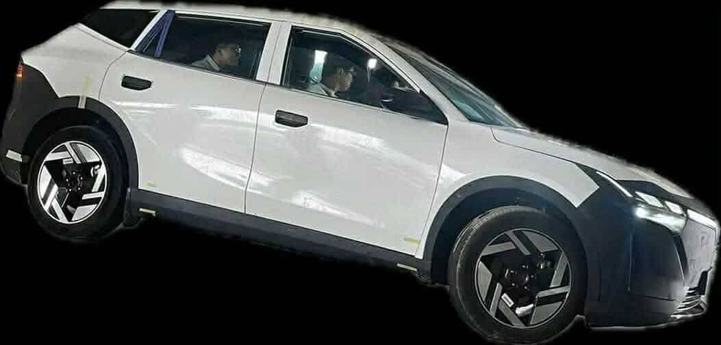 Rộ ảnh SUV VinFast mới đang thử nghiệm: Cỡ như VF 6, cụm đèn đặt cao kiểu VF 8, mâm gần giống VF MPV 7 - Ảnh 1