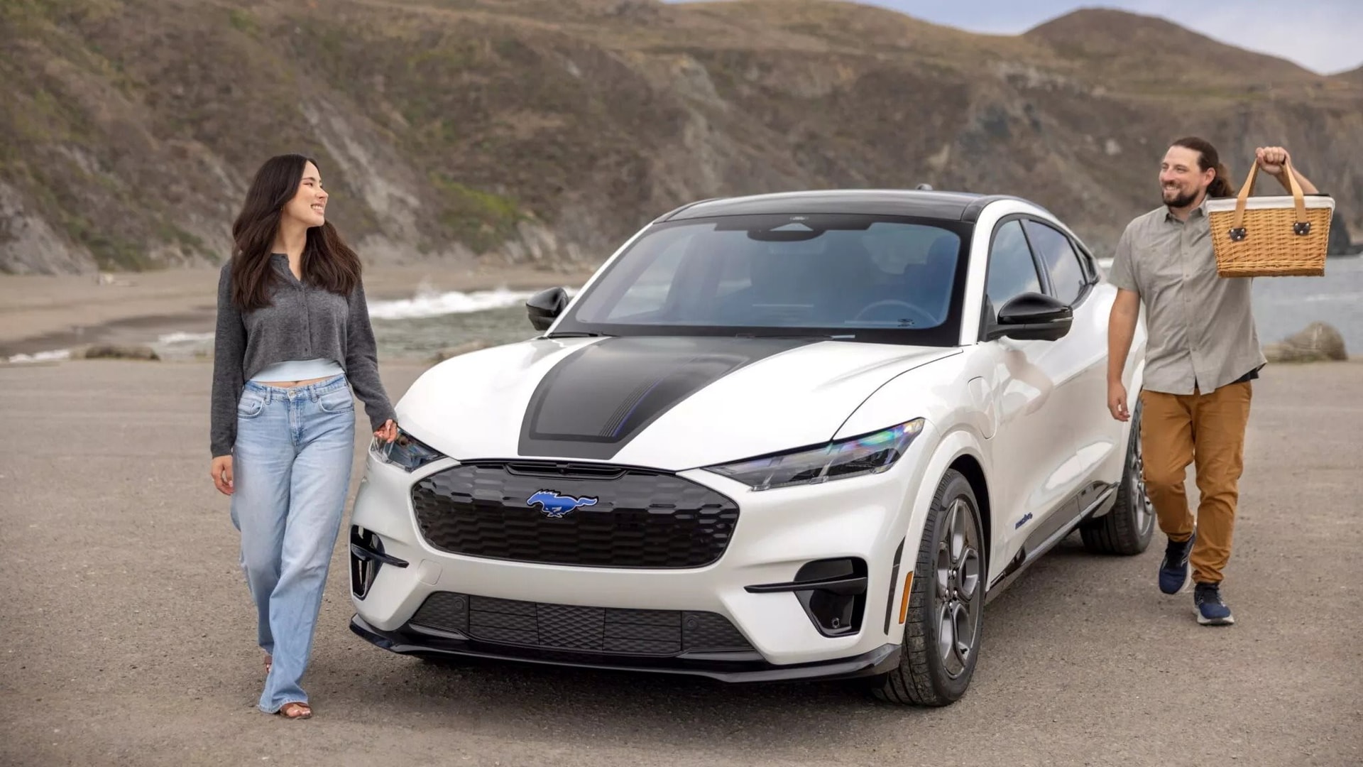 Doanh số xe điện toàn cầu sụt giảm 11% trong tháng 2, các ông lớn nhanh tay tìm "phao cứu sinh" ở mảng kinh doanh mới - quy mô thị trường gần 100 tỷ USD - Ảnh 2