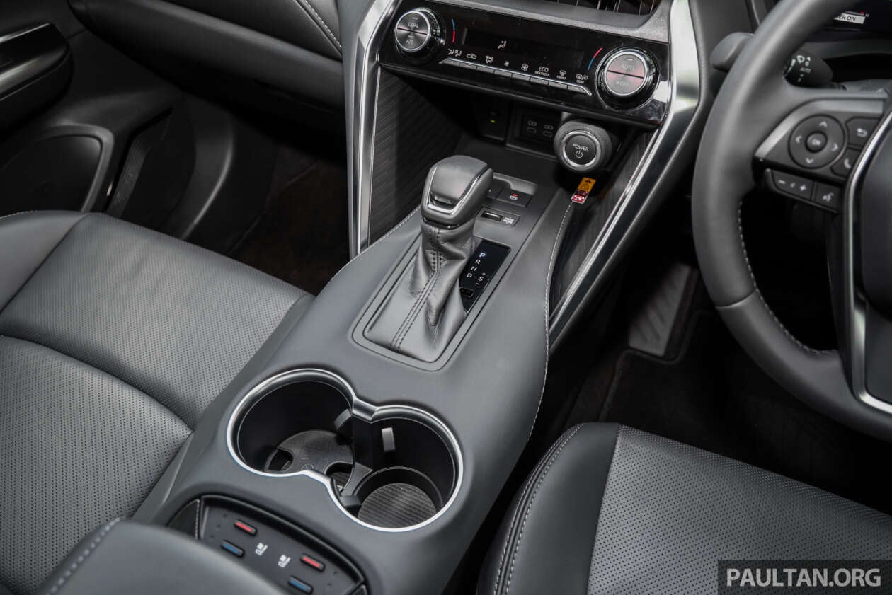 Ảnh thực tế Toyota Venza giá quy đổi gần 2 tỷ đồng vừa ra mắt ĐNÁ: Tiện nghi xịn, có ADAS nhưng màn hình dễ gây tranh cãi - Ảnh 11