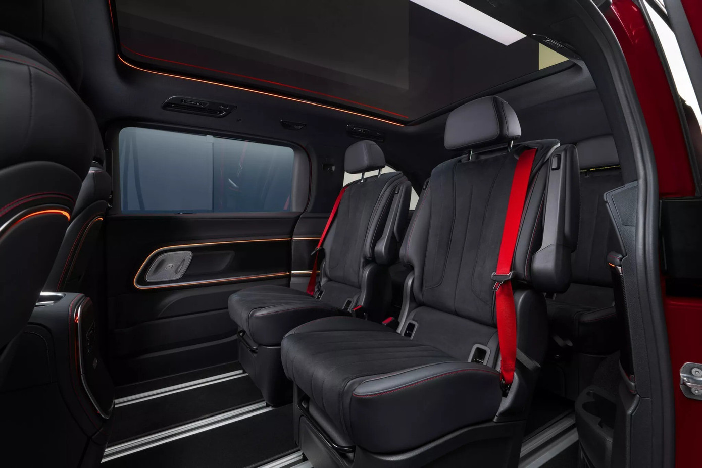 Mercedes hé lộ mẫu limousine điện đi được 700 km/lần sạc - Ảnh 15