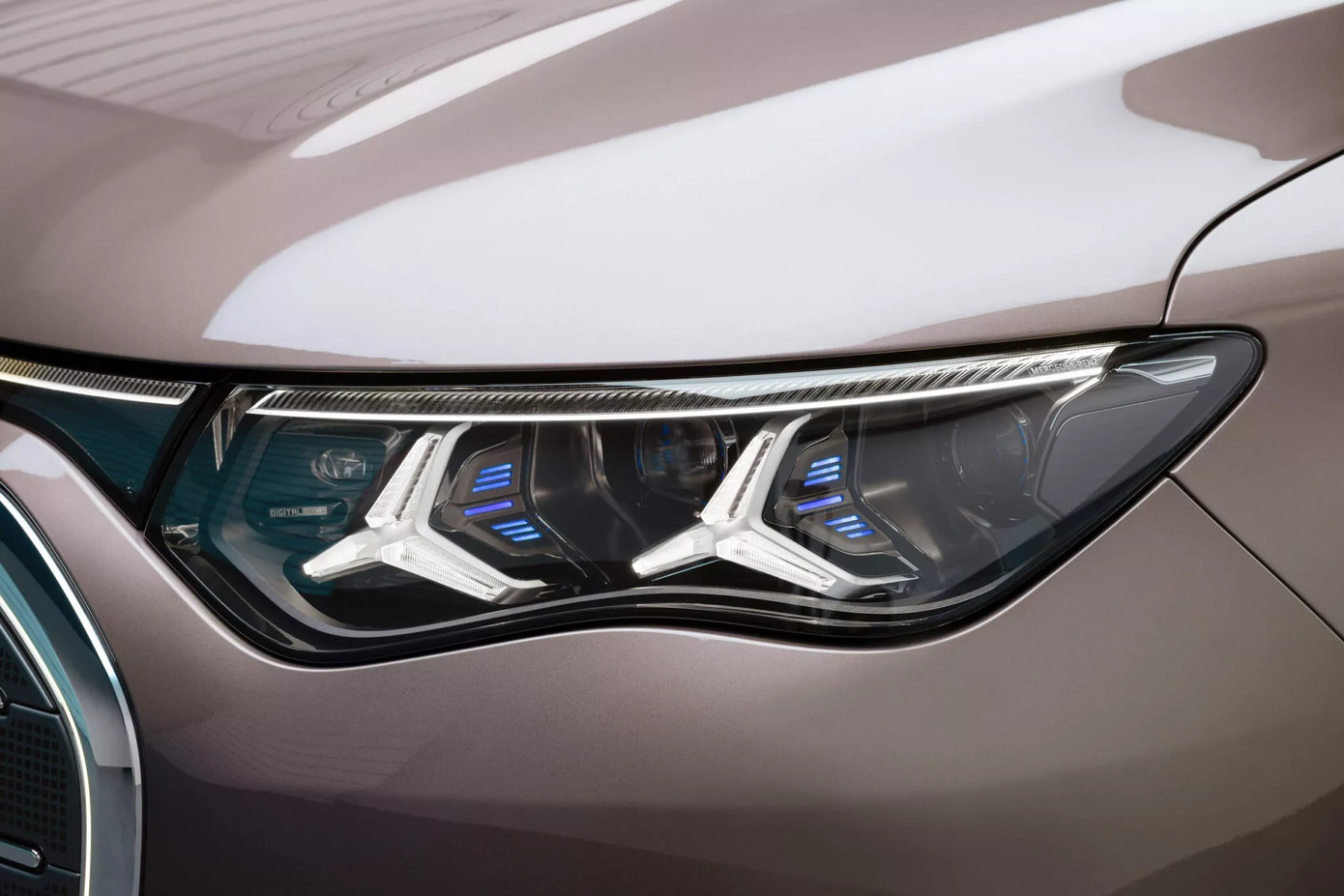 Mercedes hé lộ mẫu limousine điện đi được 700 km/lần sạc - Ảnh 2