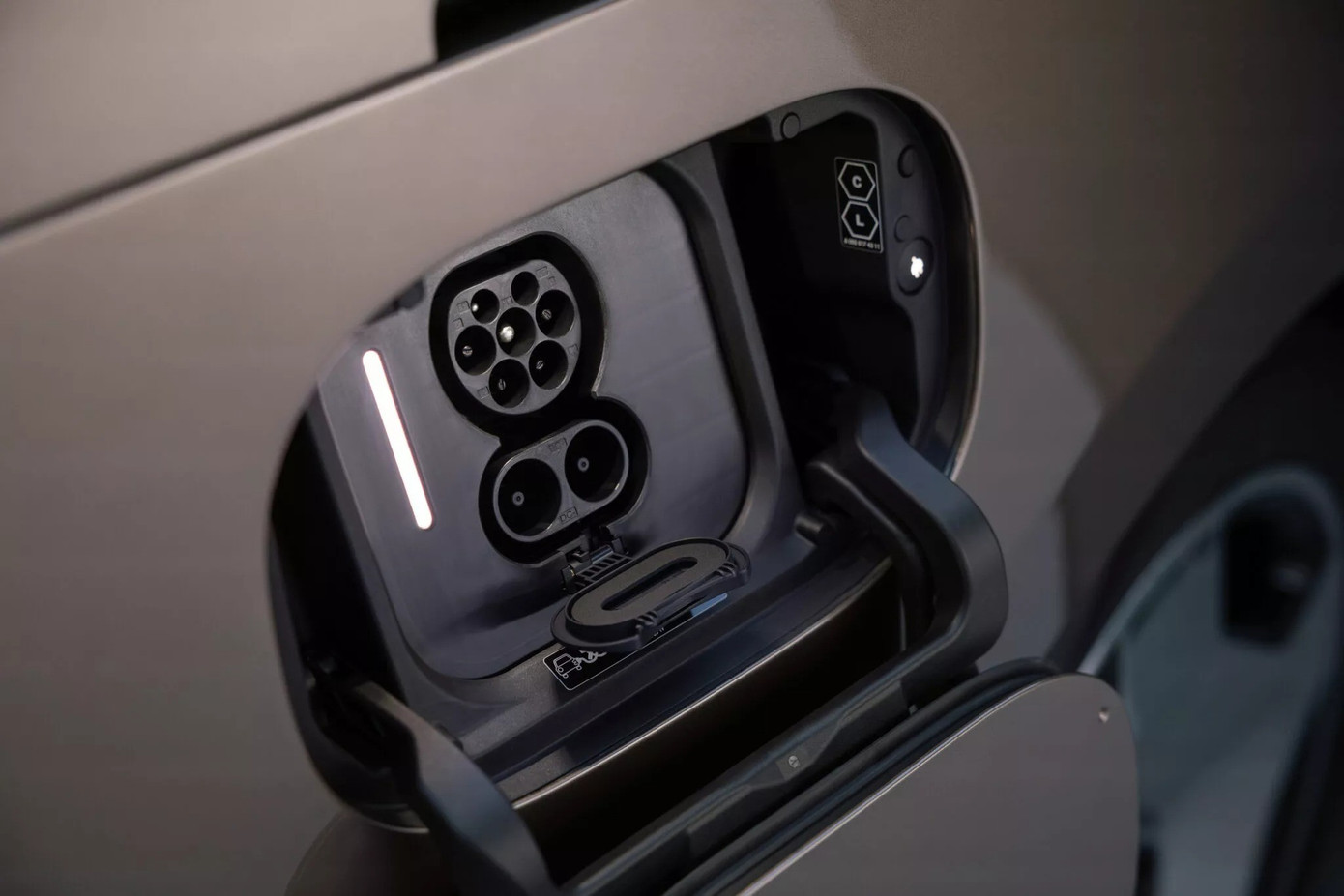 Mercedes hé lộ mẫu limousine điện đi được 700 km/lần sạc - Ảnh 18