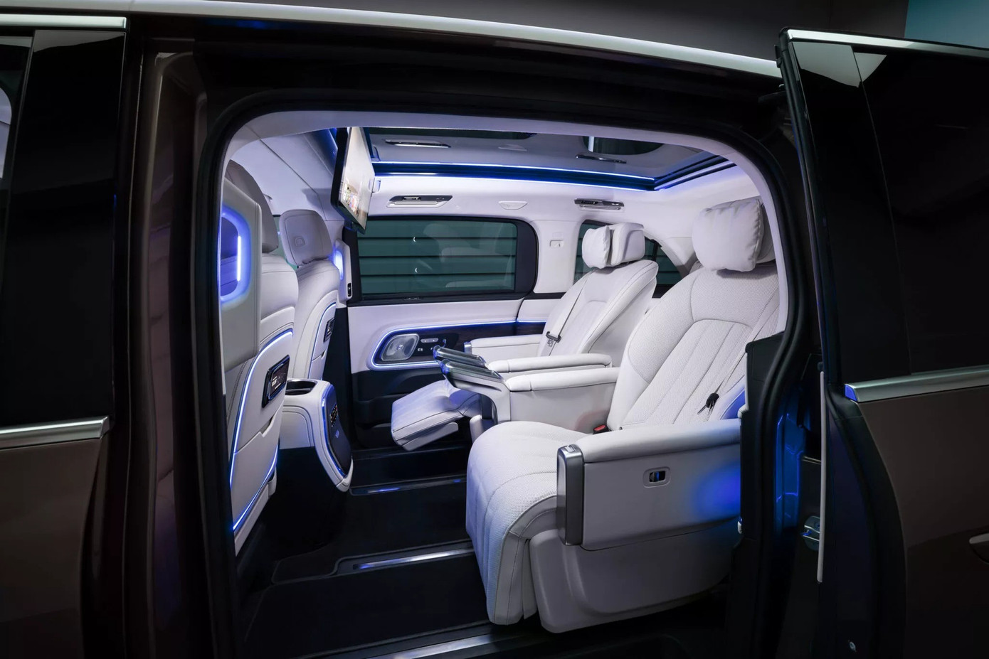 Mercedes hé lộ mẫu limousine điện đi được 700 km/lần sạc - Ảnh 8