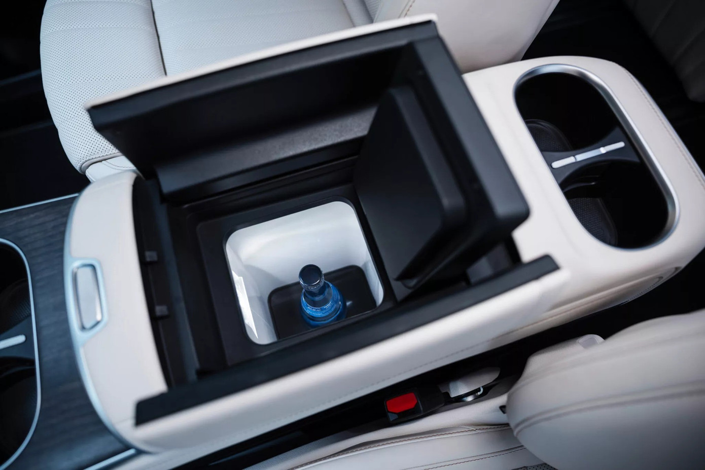 Mercedes hé lộ mẫu limousine điện đi được 700 km/lần sạc - Ảnh 12