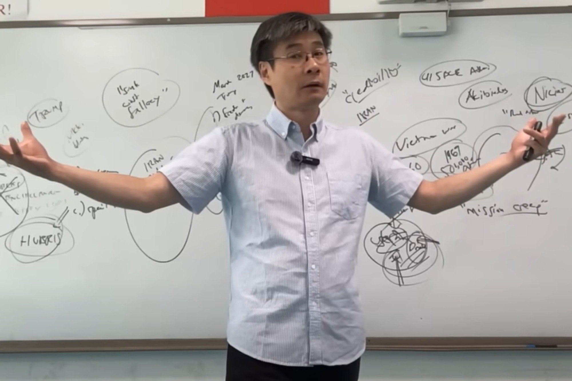 ‘Nhà tiên tri Nostradamus của Trung Quốc’ đưa ra 3 dự đoán về ông Trump: Hai trong số đó đã thành sự thật - Ảnh 2