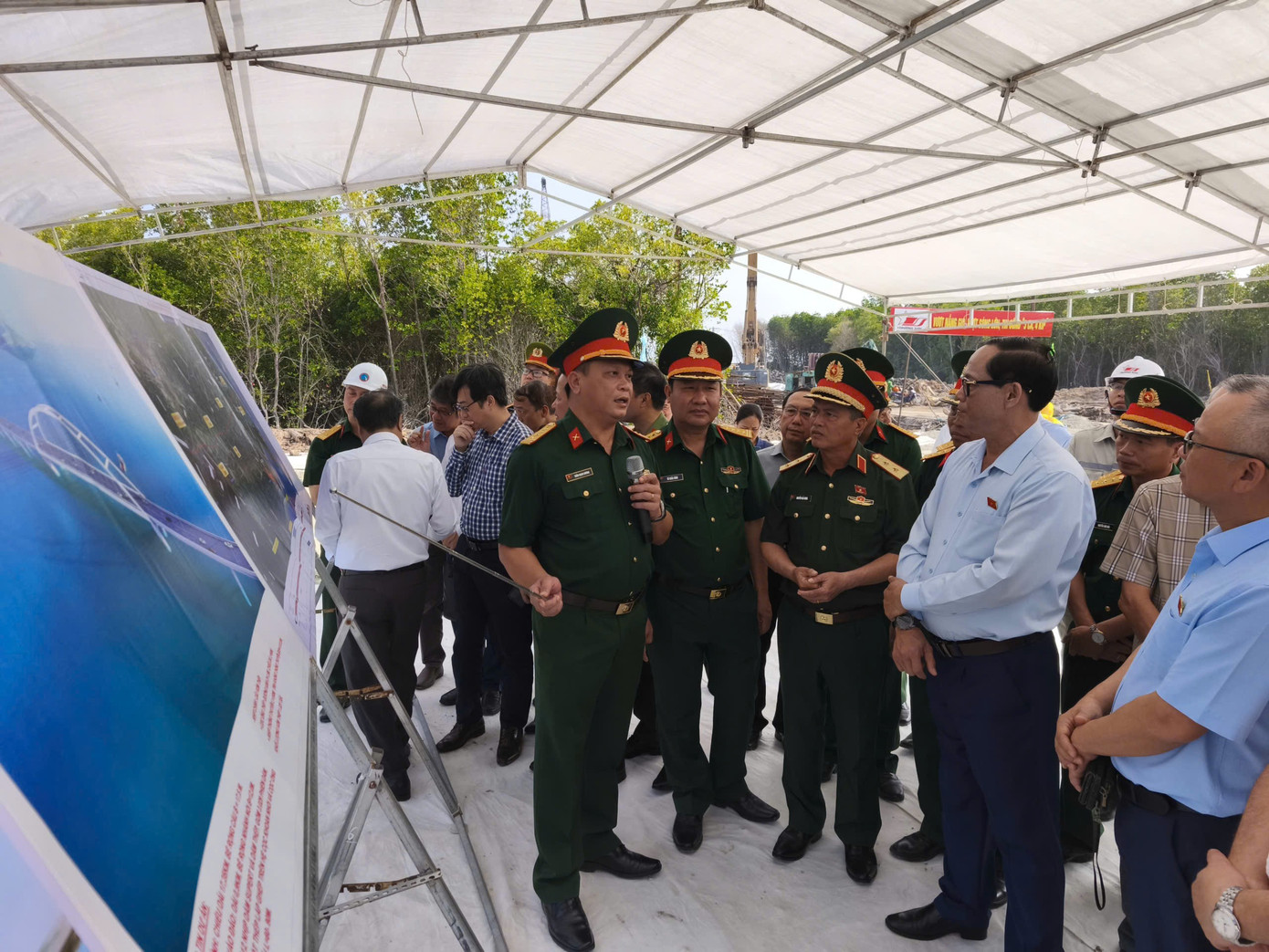 Tiến độ thi công cao tốc về Đất Mũi và cầu vượt biển ra đảo Hòn Khoai - Ảnh 1