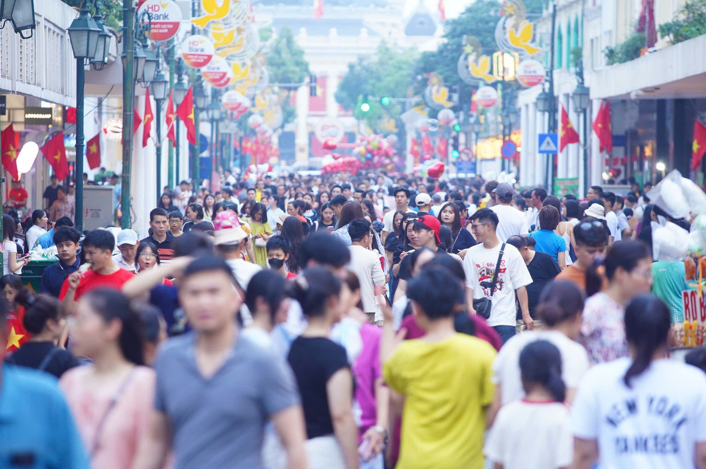 Đề xuất ngày 24/11 hằng năm người lao động được nghỉ làm việc và hưởng nguyên lương - Ảnh 1