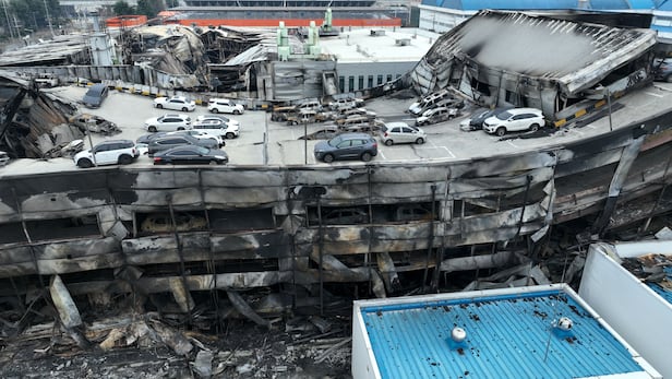 Hé lộ cuộc gọi cuối cùng đầy nước mắt trong vụ cháy nhà máy khiến 64 người thương vong ở Hàn Quốc - Ảnh 1