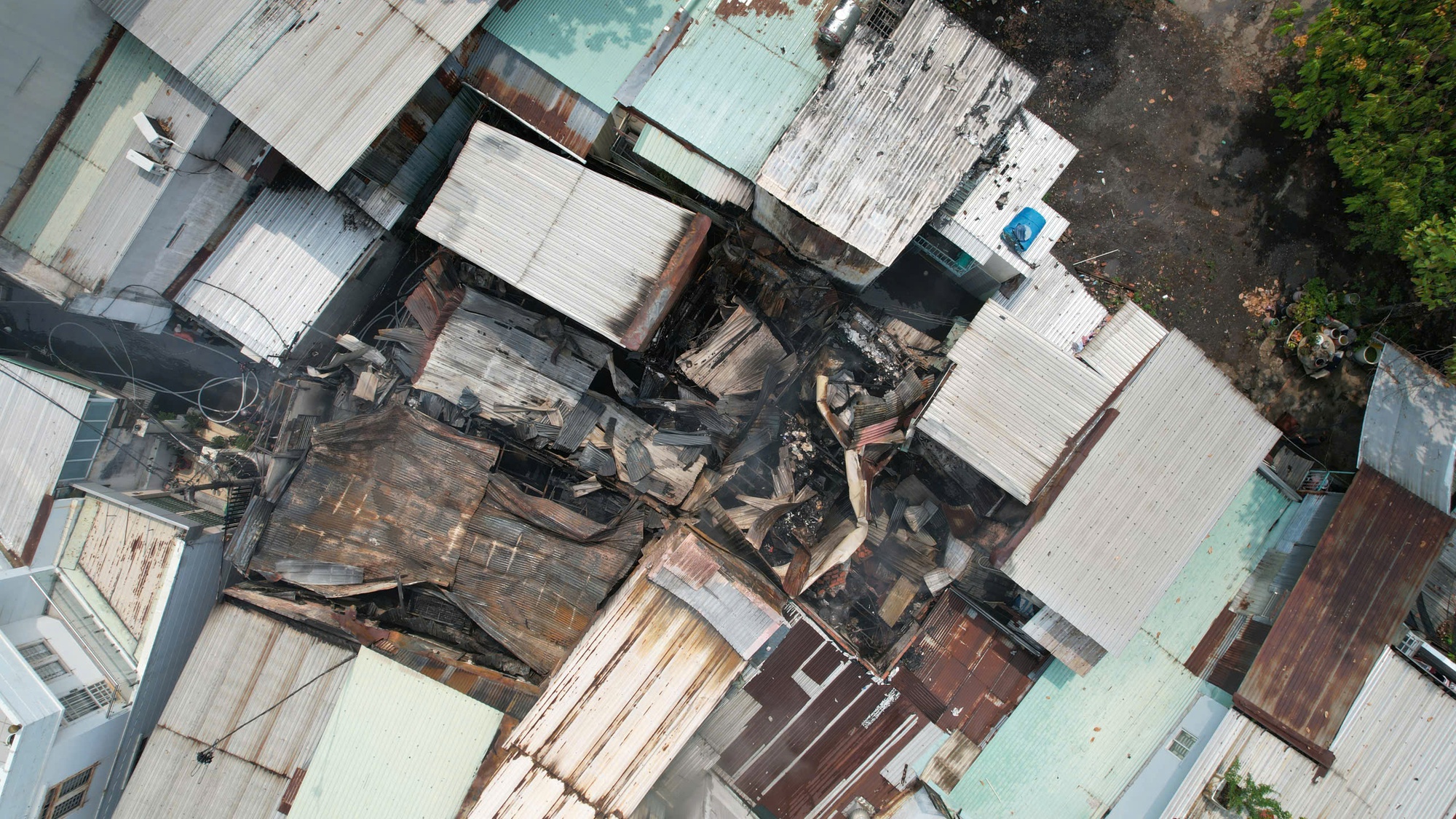 Vụ cháy lớn ở TPHCM: 5 căn nhà bị ảnh hưởng - Ảnh 5